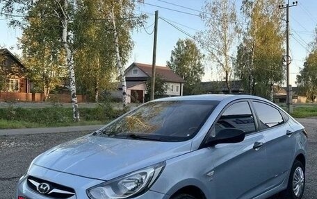 Hyundai Solaris II рестайлинг, 2011 год, 749 000 рублей, 1 фотография