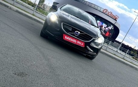 Volvo V40 II рестайлинг, 2015 год, 1 620 000 рублей, 1 фотография