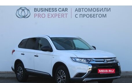 Mitsubishi Outlander III рестайлинг 3, 2017 год, 2 094 000 рублей, 3 фотография