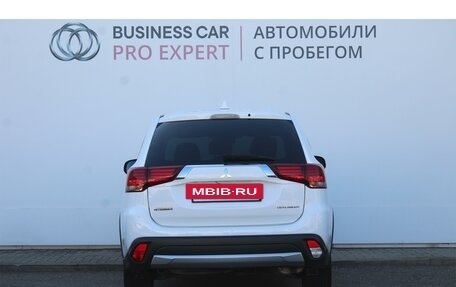 Mitsubishi Outlander III рестайлинг 3, 2017 год, 2 094 000 рублей, 5 фотография