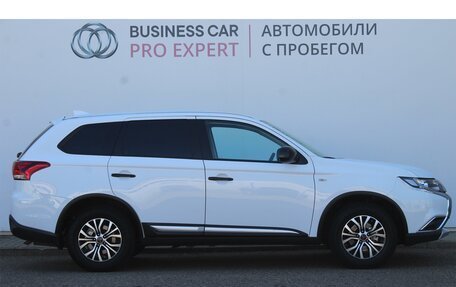 Mitsubishi Outlander III рестайлинг 3, 2017 год, 2 094 000 рублей, 6 фотография