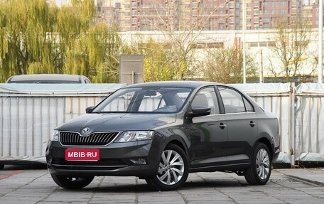 Skoda Rapid I, 2017 год, 1 100 000 рублей, 1 фотография