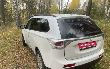 Mitsubishi Outlander III рестайлинг 3, 2013 год, 1 200 000 рублей, 3 фотография