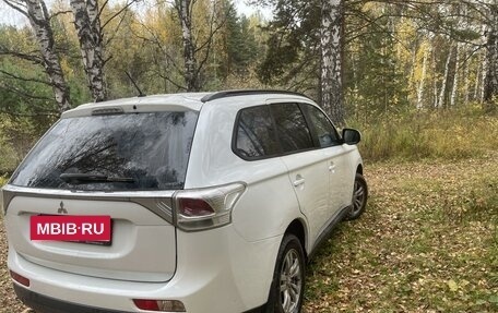 Mitsubishi Outlander III рестайлинг 3, 2013 год, 1 200 000 рублей, 5 фотография