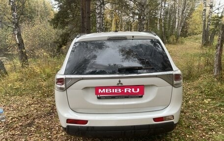 Mitsubishi Outlander III рестайлинг 3, 2013 год, 1 200 000 рублей, 4 фотография