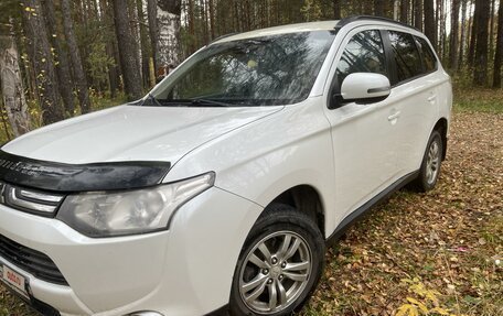 Mitsubishi Outlander III рестайлинг 3, 2013 год, 1 200 000 рублей, 20 фотография