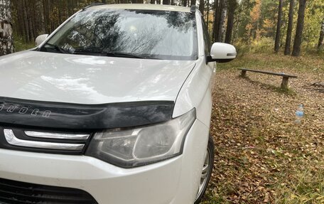 Mitsubishi Outlander III рестайлинг 3, 2013 год, 1 200 000 рублей, 22 фотография