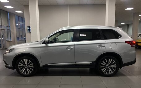 Mitsubishi Outlander III рестайлинг 3, 2018 год, 2 267 000 рублей, 2 фотография