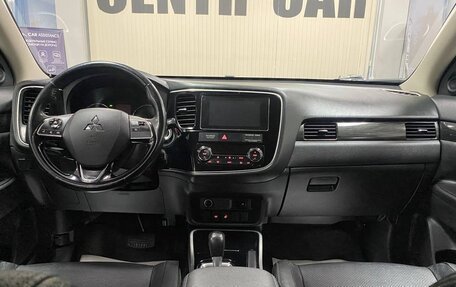 Mitsubishi Outlander III рестайлинг 3, 2018 год, 2 267 000 рублей, 10 фотография