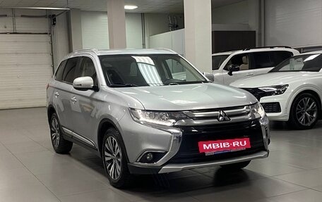 Mitsubishi Outlander III рестайлинг 3, 2018 год, 2 267 000 рублей, 7 фотография