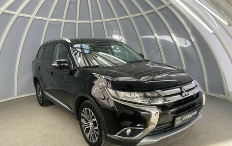 Mitsubishi Outlander III рестайлинг 3, 2018 год, 2 698 000 рублей, 3 фотография