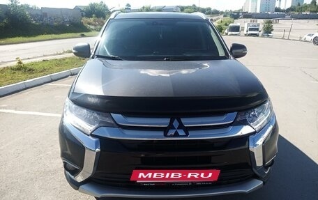 Mitsubishi Outlander III рестайлинг 3, 2017 год, 2 480 000 рублей, 11 фотография