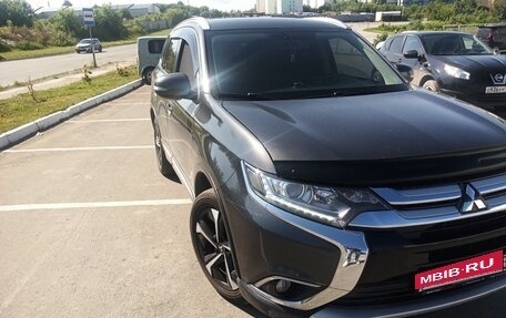 Mitsubishi Outlander III рестайлинг 3, 2017 год, 2 480 000 рублей, 12 фотография