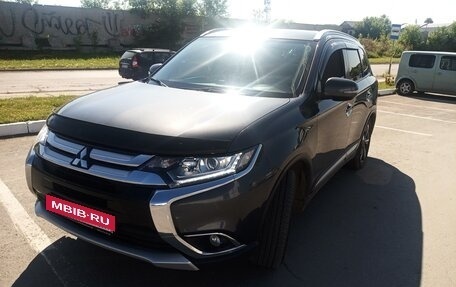 Mitsubishi Outlander III рестайлинг 3, 2017 год, 2 480 000 рублей, 13 фотография