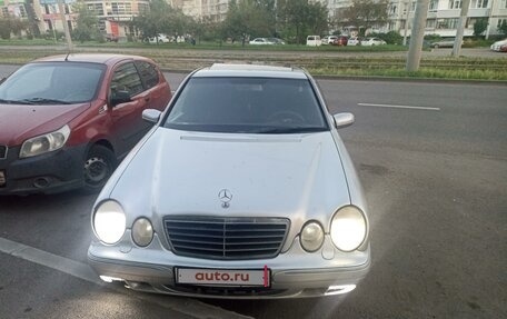 Mercedes-Benz E-Класс, 1999 год, 380 000 рублей, 1 фотография