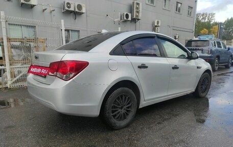 Chevrolet Cruze II, 2010 год, 599 000 рублей, 3 фотография