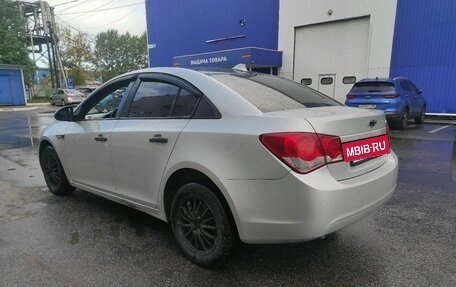 Chevrolet Cruze II, 2010 год, 599 000 рублей, 4 фотография