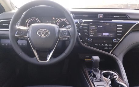 Toyota Camry, 2020 год, 3 300 000 рублей, 10 фотография