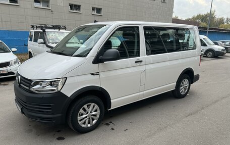 Volkswagen Caravelle T6 рестайлинг, 2017 год, 4 000 000 рублей, 2 фотография