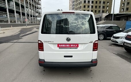 Volkswagen Caravelle T6 рестайлинг, 2017 год, 4 000 000 рублей, 4 фотография