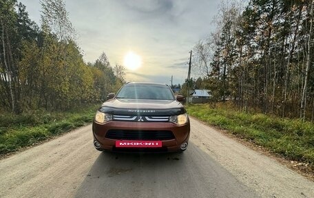 Mitsubishi Outlander III рестайлинг 3, 2012 год, 1 550 000 рублей, 2 фотография