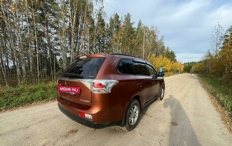 Mitsubishi Outlander III рестайлинг 3, 2012 год, 1 550 000 рублей, 4 фотография