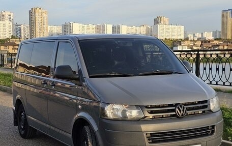 Volkswagen Caravelle T5, 2013 год, 1 999 999 рублей, 2 фотография