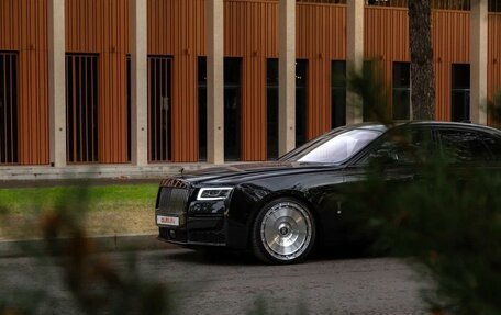 Rolls-Royce Ghost Series II рестайлинг, 2021 год, 53 000 000 рублей, 5 фотография