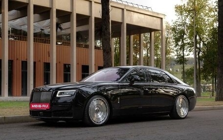 Rolls-Royce Ghost Series II рестайлинг, 2021 год, 53 000 000 рублей, 2 фотография