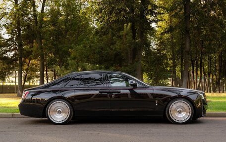 Rolls-Royce Ghost Series II рестайлинг, 2021 год, 53 000 000 рублей, 39 фотография