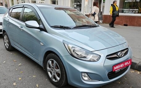 Hyundai Solaris II рестайлинг, 2011 год, 820 000 рублей, 2 фотография