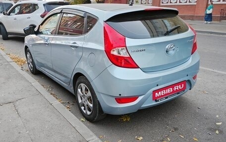 Hyundai Solaris II рестайлинг, 2011 год, 820 000 рублей, 4 фотография