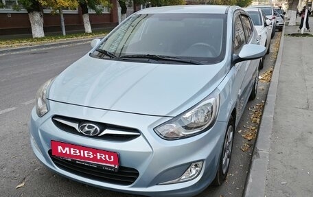 Hyundai Solaris II рестайлинг, 2011 год, 820 000 рублей, 3 фотография