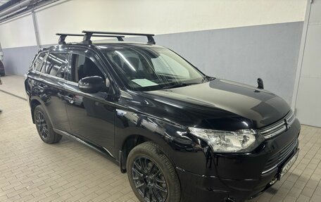 Mitsubishi Outlander III рестайлинг 3, 2013 год, 1 862 000 рублей, 1 фотография