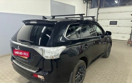 Mitsubishi Outlander III рестайлинг 3, 2013 год, 1 862 000 рублей, 2 фотография