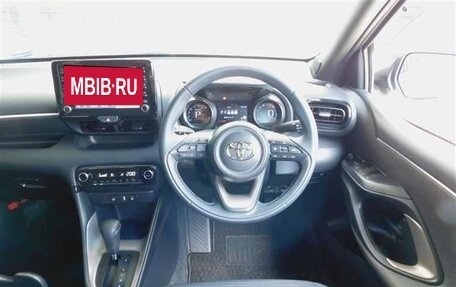 Toyota Yaris, 2021 год, 1 166 000 рублей, 10 фотография