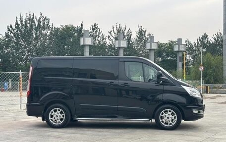 Ford Tourneo Custom I рестайлинг, 2020 год, 2 700 000 рублей, 3 фотография