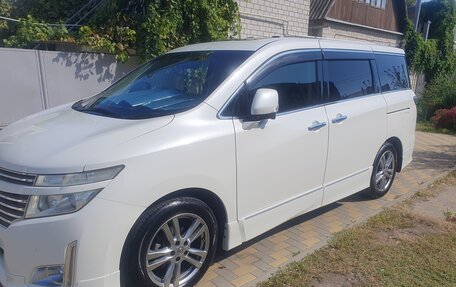 Nissan Elgrand III, 2012 год, 1 800 000 рублей, 3 фотография