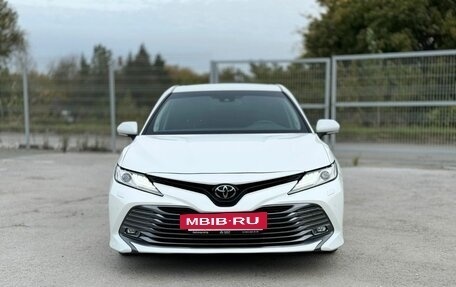 Toyota Camry, 2019 год, 3 325 000 рублей, 2 фотография