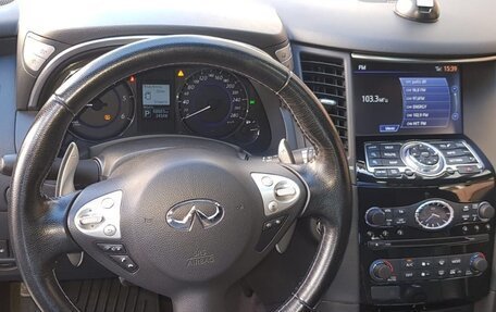 Infiniti QX70, 2015 год, 3 600 000 рублей, 9 фотография