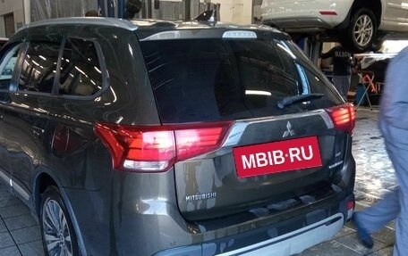 Mitsubishi Outlander III рестайлинг 3, 2019 год, 2 340 000 рублей, 4 фотография