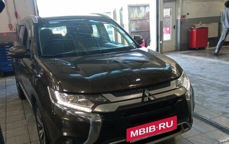 Mitsubishi Outlander III рестайлинг 3, 2019 год, 2 340 000 рублей, 2 фотография