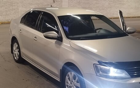 Volkswagen Jetta VI, 2011 год, 980 000 рублей, 6 фотография