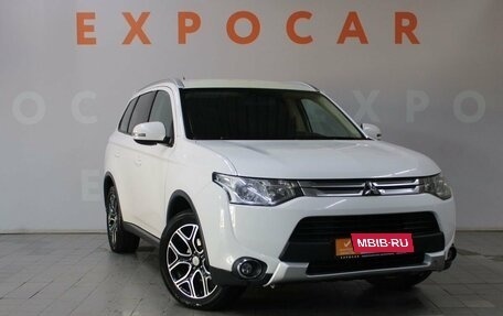 Mitsubishi Outlander III рестайлинг 3, 2014 год, 1 720 000 рублей, 3 фотография