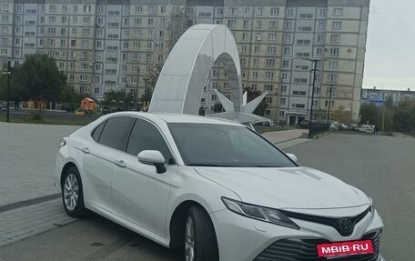 Toyota Camry, 2018 год, 3 350 000 рублей, 18 фотография