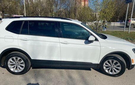 Volkswagen Tiguan II, 2017 год, 2 500 000 рублей, 2 фотография