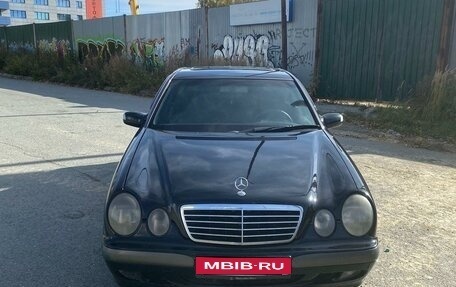 Mercedes-Benz E-Класс, 2001 год, 550 000 рублей, 1 фотография