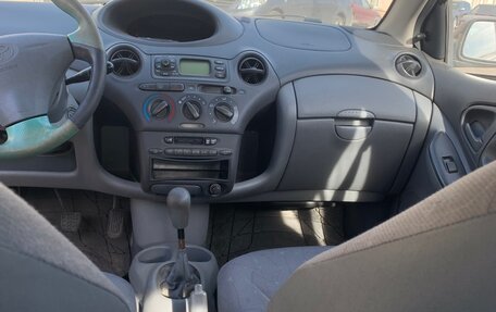 Toyota Yaris I рестайлинг, 2000 год, 430 000 рублей, 6 фотография