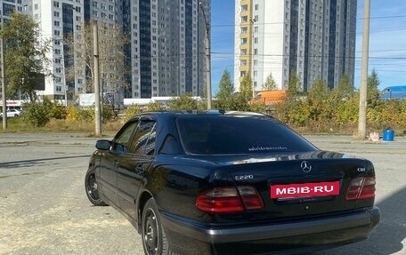 Mercedes-Benz E-Класс, 2001 год, 550 000 рублей, 4 фотография