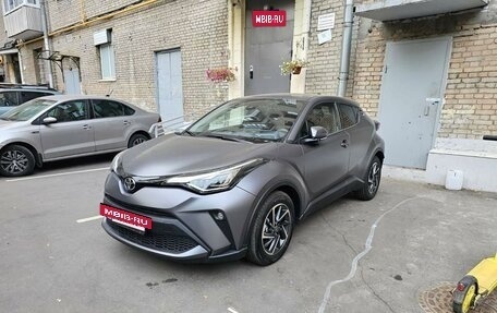 Toyota C-HR I рестайлинг, 2023 год, 5 500 000 рублей, 3 фотография